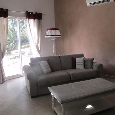 L'Oustau De Bigatie Bed and Breakfast Lambesc Εξωτερικό φωτογραφία