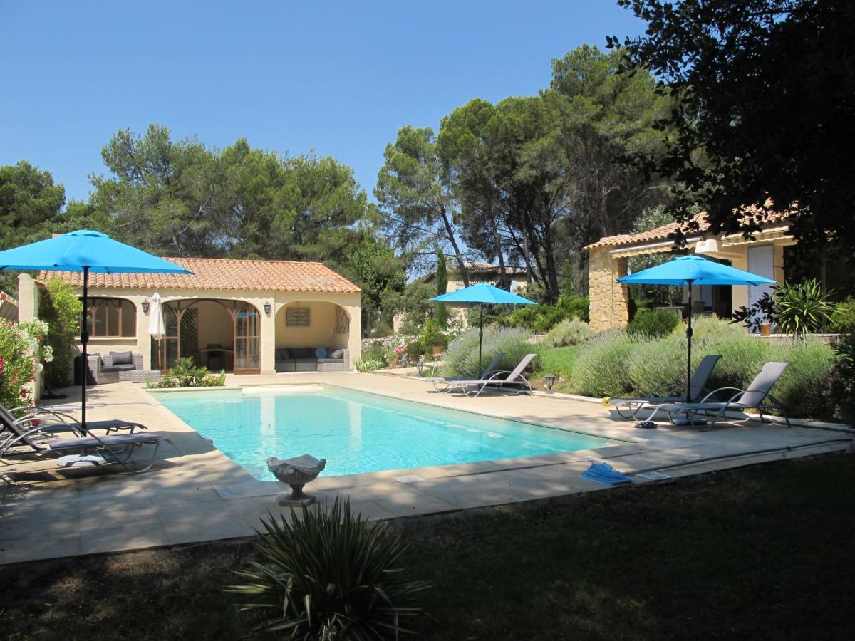 L'Oustau De Bigatie Bed and Breakfast Lambesc Εξωτερικό φωτογραφία