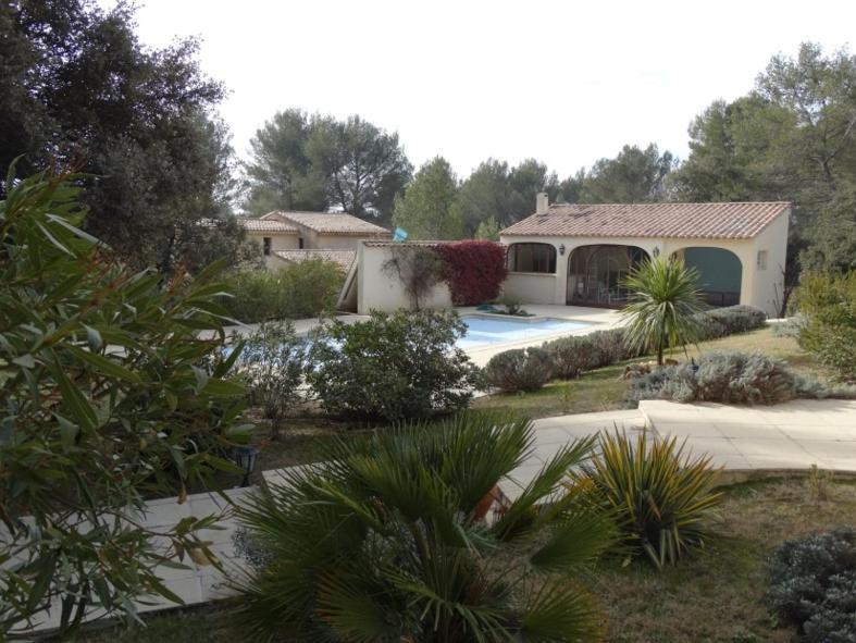 L'Oustau De Bigatie Bed and Breakfast Lambesc Εξωτερικό φωτογραφία