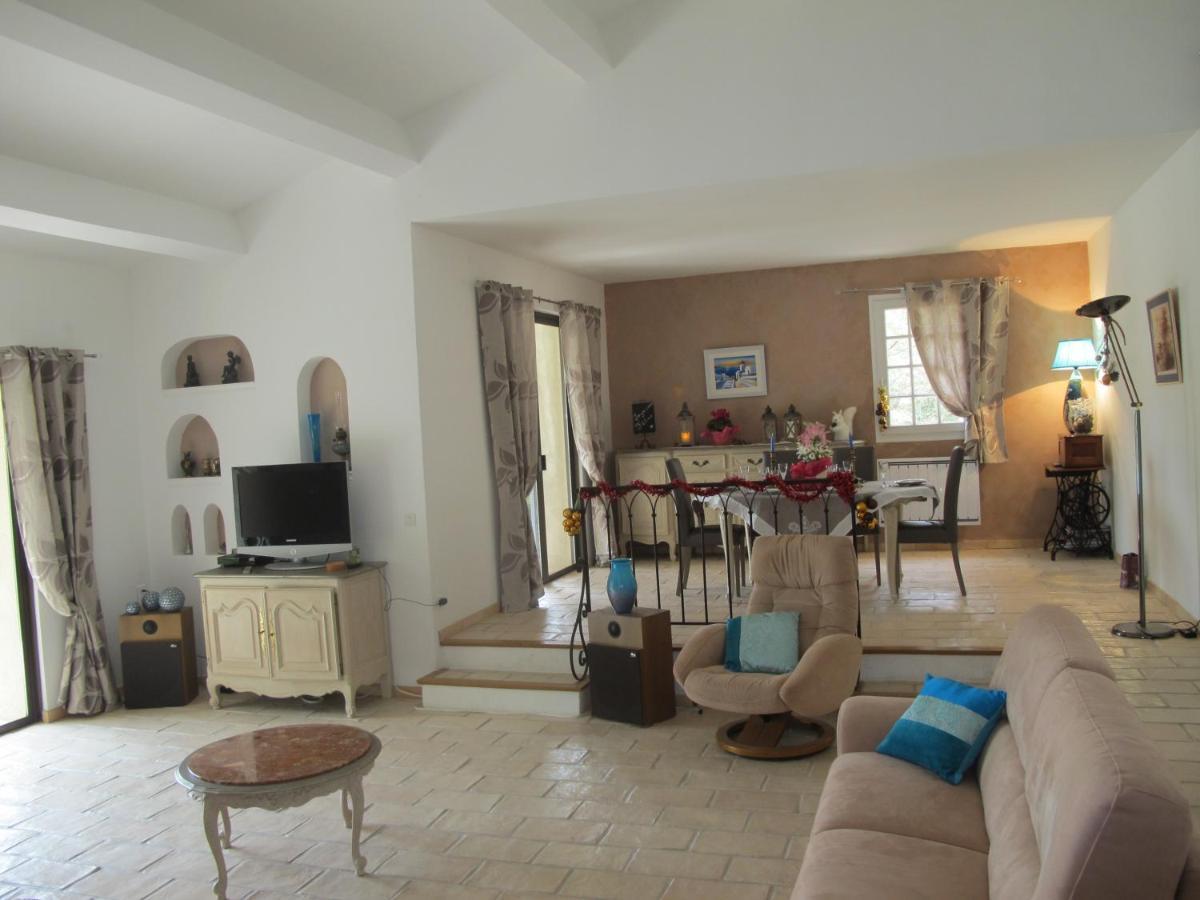 L'Oustau De Bigatie Bed and Breakfast Lambesc Εξωτερικό φωτογραφία