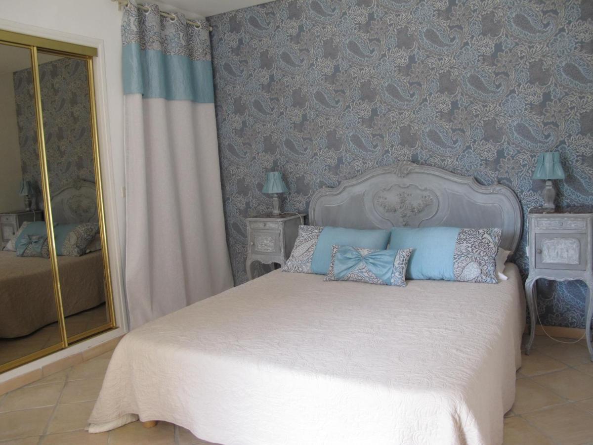 L'Oustau De Bigatie Bed and Breakfast Lambesc Εξωτερικό φωτογραφία