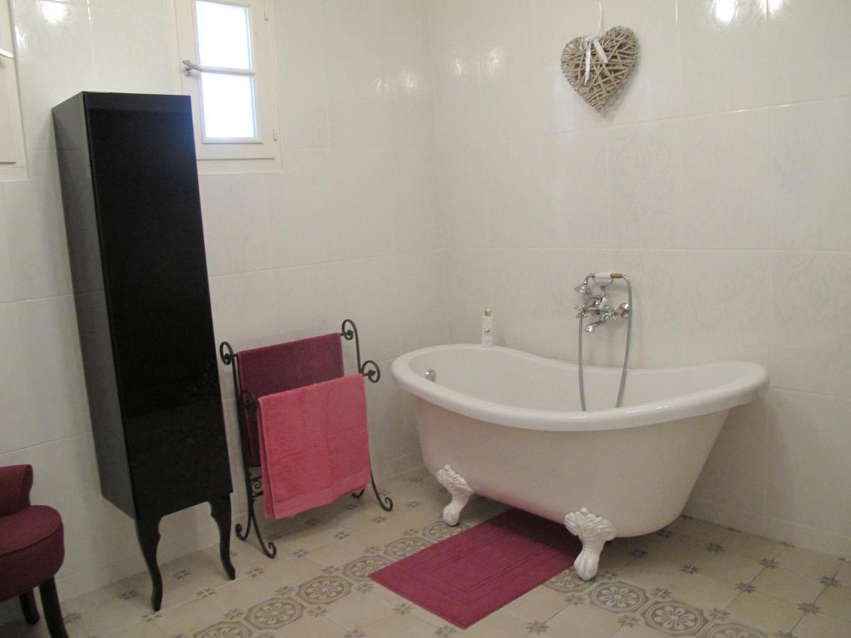 L'Oustau De Bigatie Bed and Breakfast Lambesc Εξωτερικό φωτογραφία