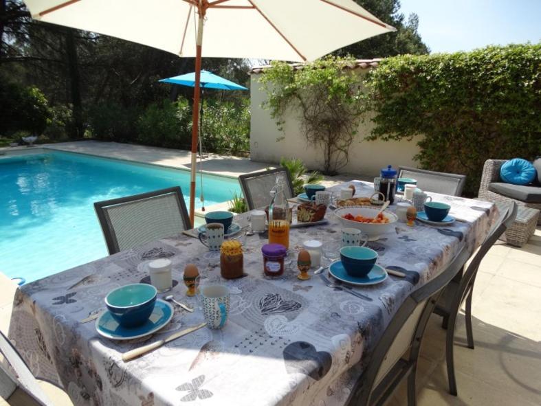 L'Oustau De Bigatie Bed and Breakfast Lambesc Εξωτερικό φωτογραφία