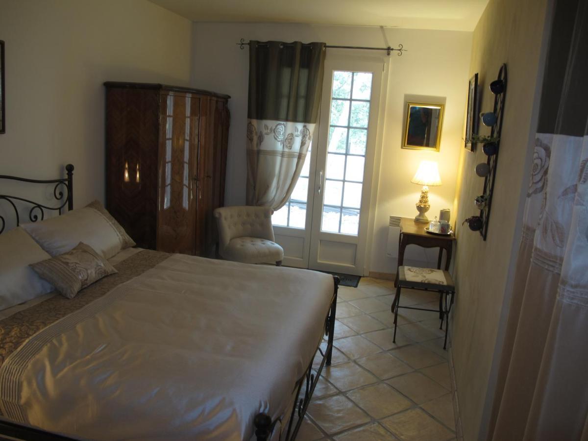 L'Oustau De Bigatie Bed and Breakfast Lambesc Εξωτερικό φωτογραφία