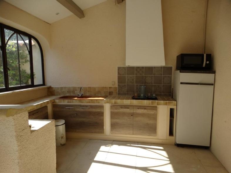 L'Oustau De Bigatie Bed and Breakfast Lambesc Εξωτερικό φωτογραφία